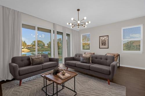 Brand New Themed Home With Lake View 11