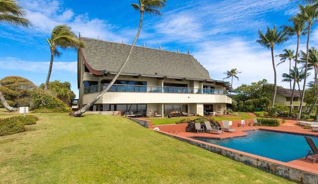Breathtaking Sunrise View Oasis 3 Bedroom Sleeps 6, Oceanfront Luxury, Pool & AC