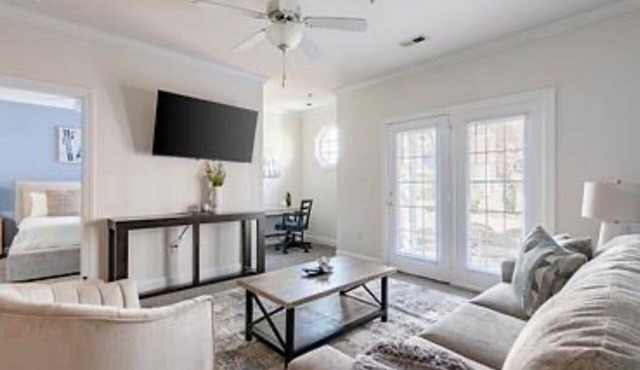 Bright 2-bedroom apartment with AC in delightful Myrtle Beach