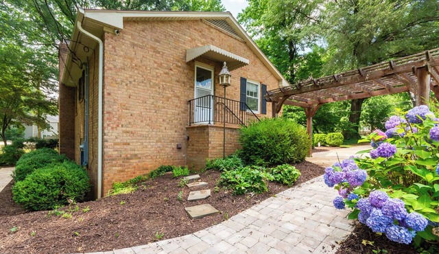 ‼️Bright 2BR Basement Suite w/Parking & Backyard
