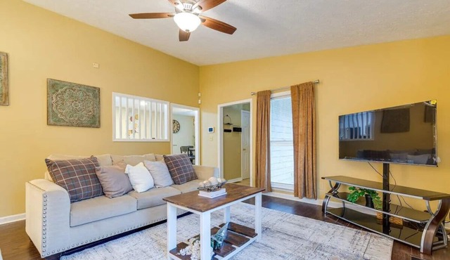 Bright Fayetteville Vacation Home w/Fireplace!
