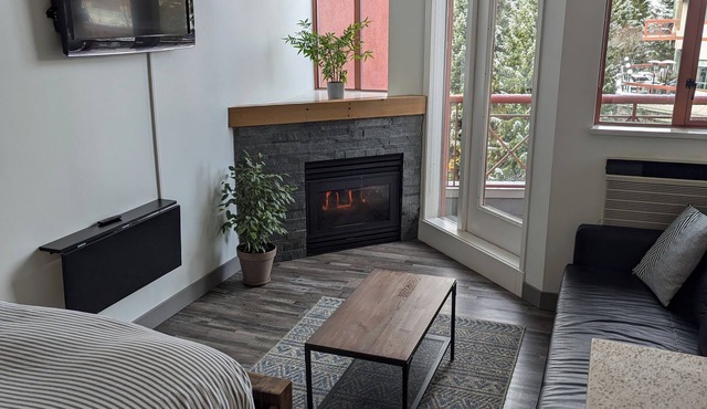 Bright studio on Main street with hot tub/sauna