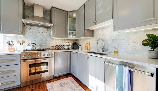 Brockett House - An Old Town Row Home!