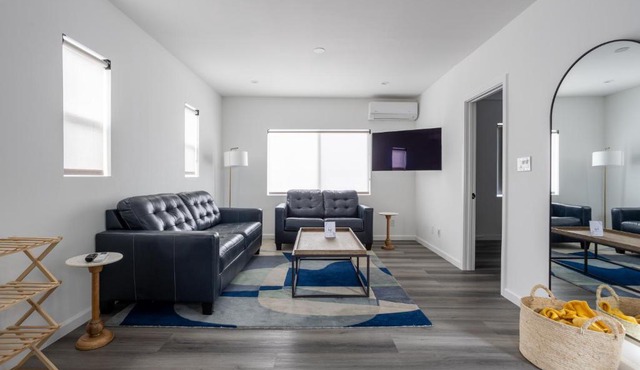 Bungalow w Free Parking 4 min from SoFi, 8min from airport
