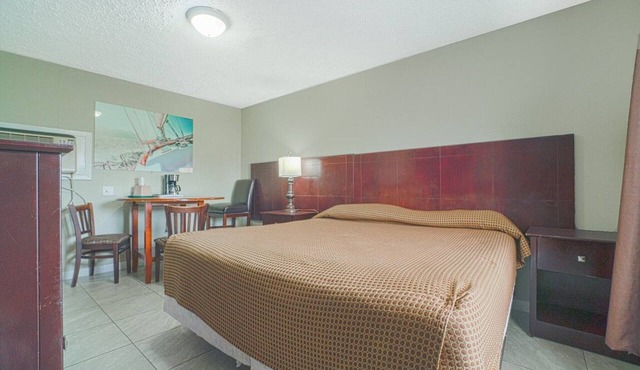 Cape Coral FL | King bed