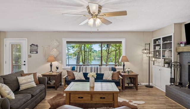 Casa Del Lago - Cozy Lake Hawkins Waterfront Retreat!