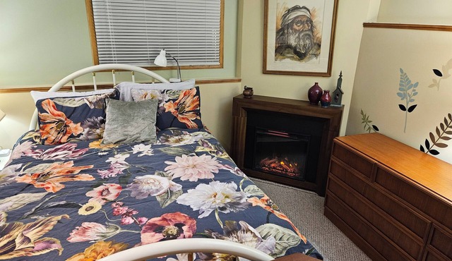 Central cottage oasis *breakfast included*private entrance