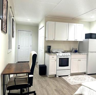 Central Studio with Free Parking