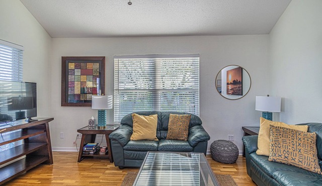 Charming 3-bedroom cottage with AC in Jamaica Beach