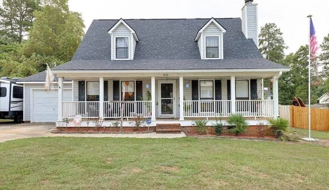 Charming 3-bedroom for Masters. Pool, Patio w/Firepit, Gas Grill. 5mi to course