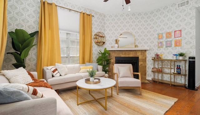 Charming 3-bedroom house with Pool, Backyard Lounge, Game room in welcoming Katy