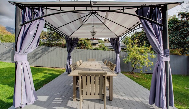 Charming and Serene 2-bedroom house with AC and WiFi in Altadena
