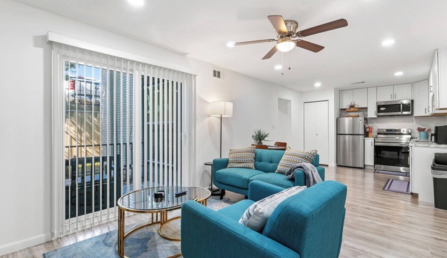 Charming Dallas Apartment Near Airport