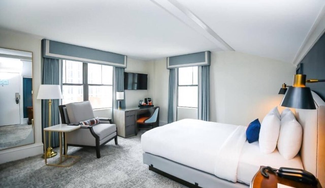 Charming Downtown Room Near Arts District and Popular Restaurants