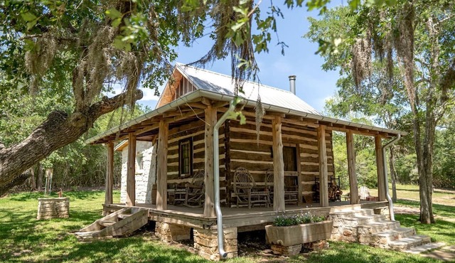 Charming Historic Cabin with Wood-Burning Stove near StarHill Farms in Texas