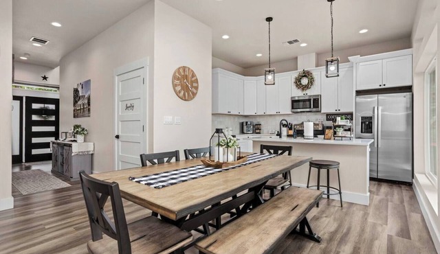 Charming River Townhome A in Gruene