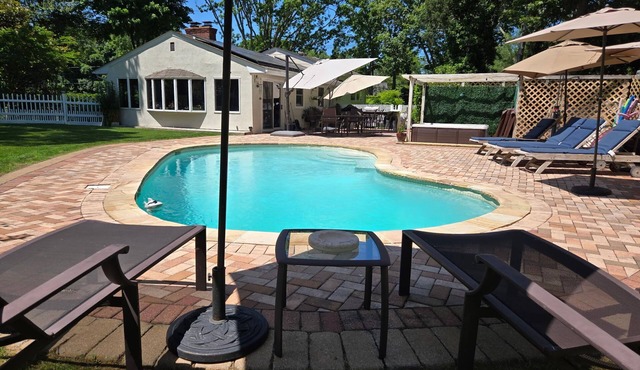 Charming Split-Level House with heated pool, hot tub & a brand-new septic system in Hampton Bays