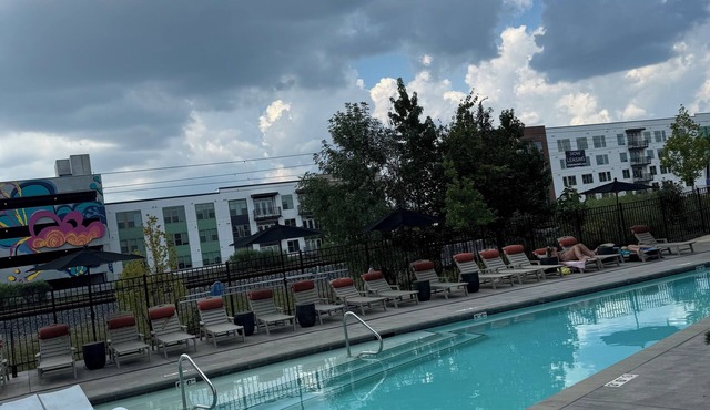 Charming studio with AC, fitness room, WiFi in delightful Charlotte