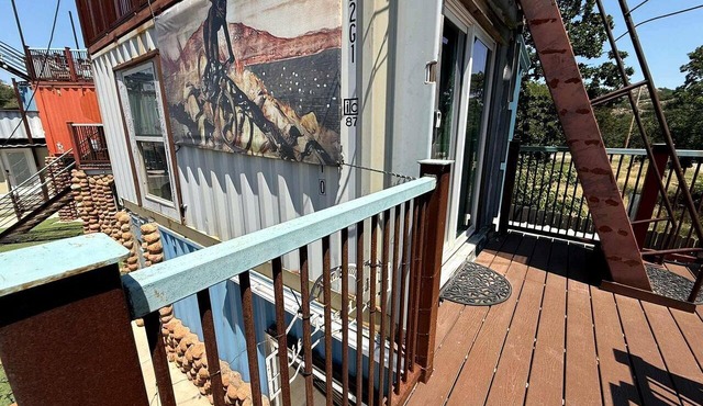 Charming Tiny House with Upper Deck near Fort Sill in Medicine Park, OK