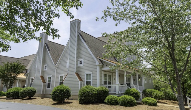 Charming two bedroom in The Cottages at King's Creek. Click to book!