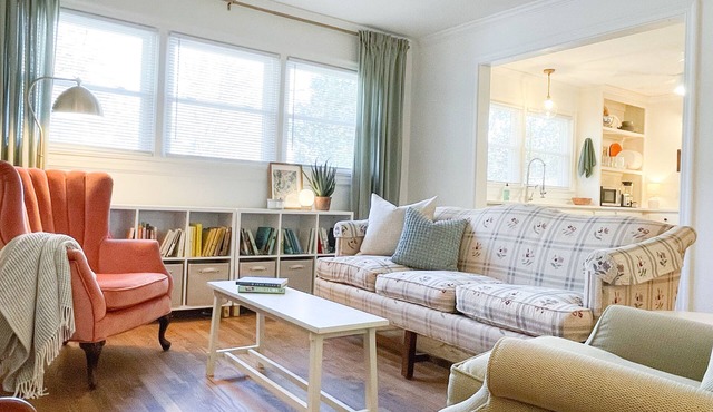 Cheeful Fully Restored Mid Century Cottage near Arboretum in GSO- Pet Friendly