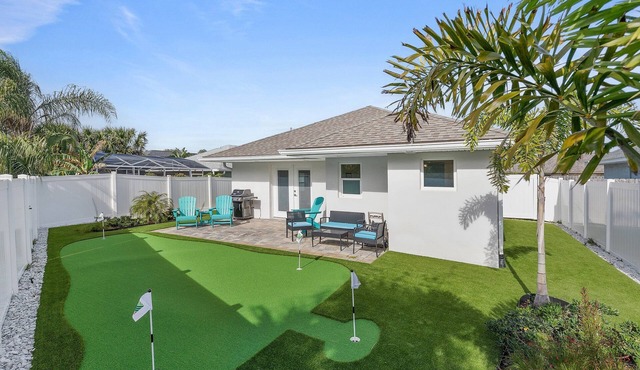 Chic Coastal Home w/Yard, Putting Green & Beach Gear