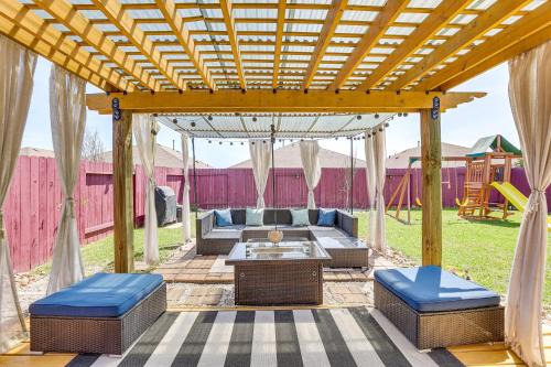 Chic & Relaxing Katy Escape w/Community Pool!