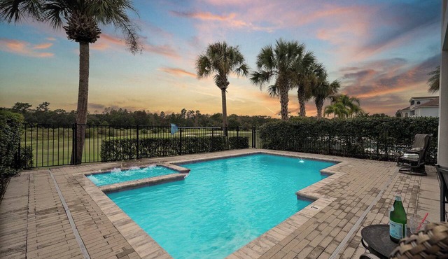 Chic villa near Disney w/pool & hot tub