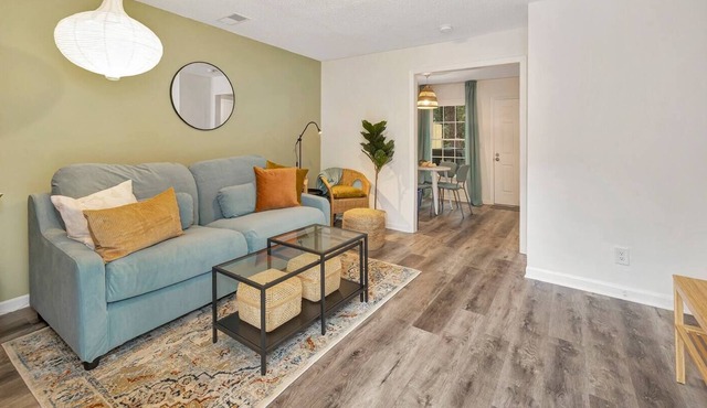 City Life Close to Charlotte Douglas International Airport and Everything!