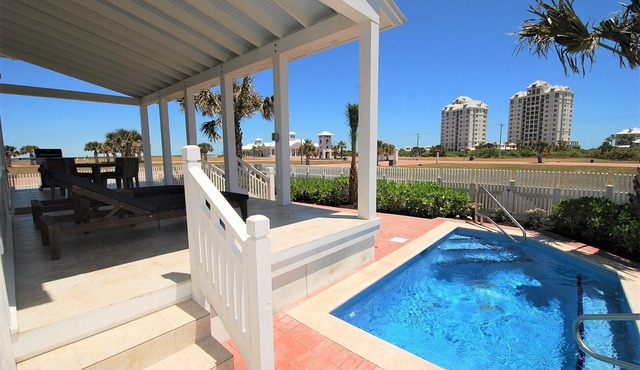 Coastal Dream Cottage at the Shores!