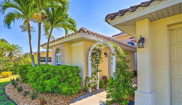 Cocoa Beach Studio ~ 2 Mi to the Sandy Shore!