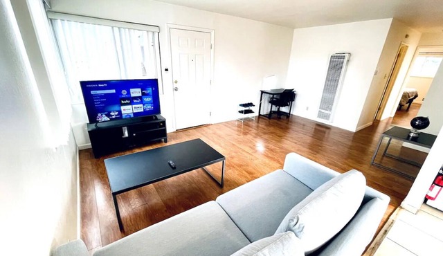 Comfortable 2Br home at a Great location in Hayward/Free Parking