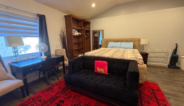 Comfortable high ceiling studio