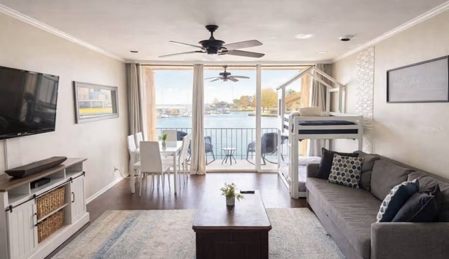 Conroe Waterfront Retreat & Luxury Resort Setting