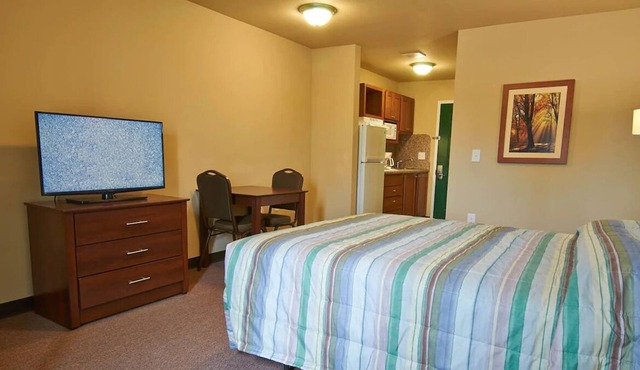 Convenient Stay! 4 Relaxing Units with Free Parking and Fully-equipped Kitchens!