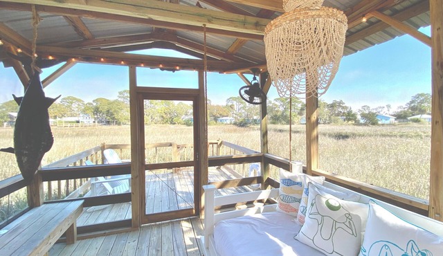 Couples Retreat/FREE Golf Cart, Bikes & Kayaks/PRIVATE Dock on a Tidal Creek