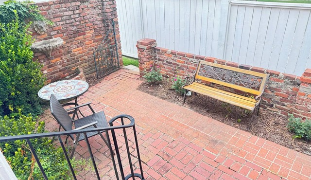 Cozy 1-bedroom cottage in delightful Aiken you can walk to shops.