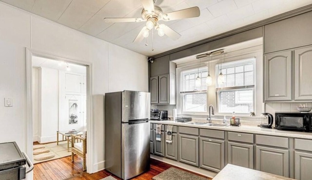 Cozy 1930s Craftsman Home! 10mins to WF Baptist Hospital and universities!