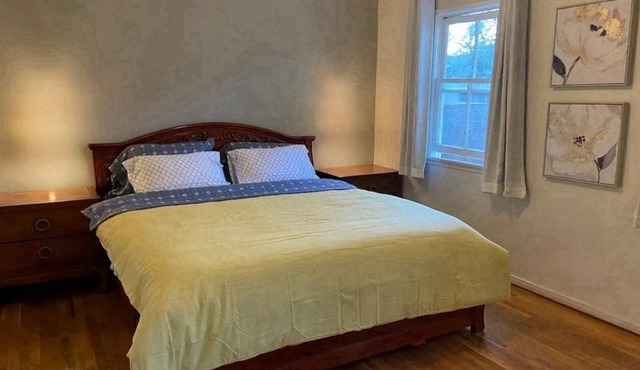 Cozy 2 bedroom apartment in beautiful San Gabriel with WiFi, AC