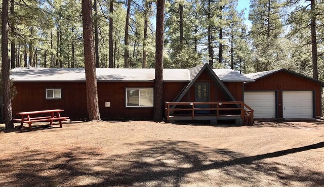 Cozy 3-Bedroom Cabin Just Minutes from Fossil Creek