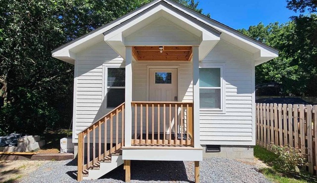 Cozy cottage minutes from downtown Southern Pines!