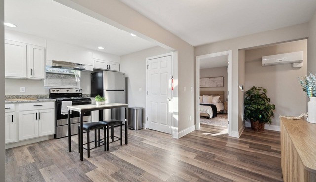 Cozy Luxe 1-bedroom apartment in South Charlotte- Private driveway