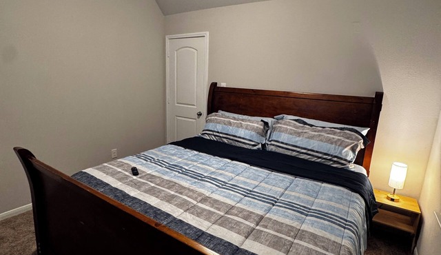 Cozy Room In Fantastic Cypress with Wi-Fi, AC.
