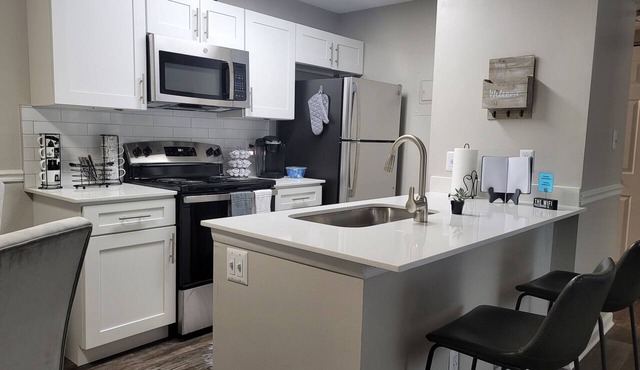 Cozy Spot close to Uptown QC!