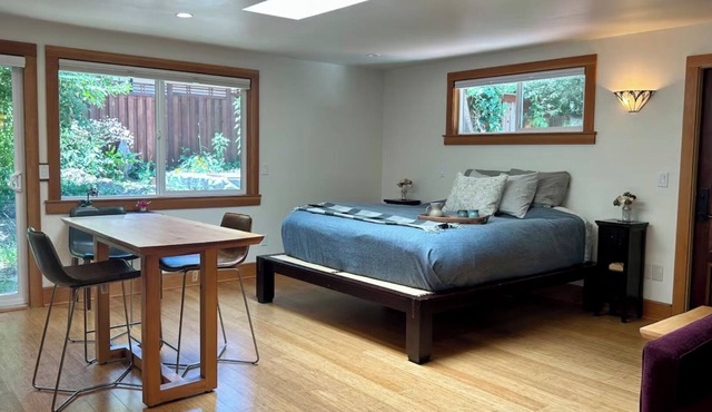 Cozy studio in peaceful Sebastopol close to downtown