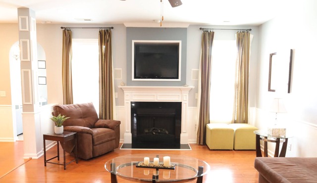 Cozy, Well-Decorated Home in Quiet University Area