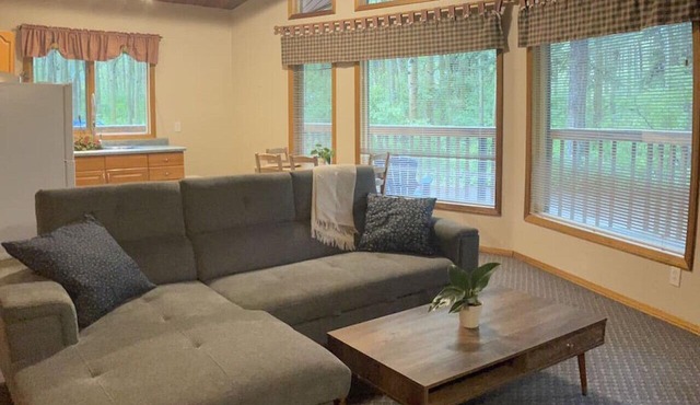 Crowsnest Rover Chalet - Grizzly
