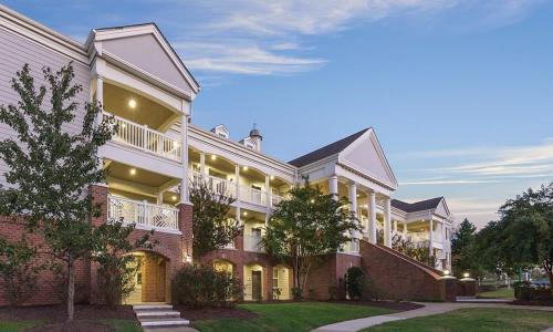 CW Governor's Green Four 2BR Suites Sleeps 32
