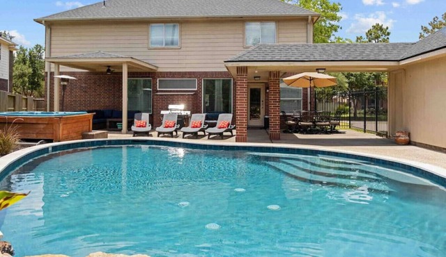 Cypress 4BR Sleeps 20 | Pool, Hot Tub, Theater, Billiards, EV Charger