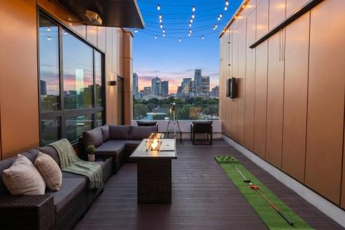 Dallas City View with Pool Table, Sauna, Darts, Golf, and Outdoor Movie Theater
